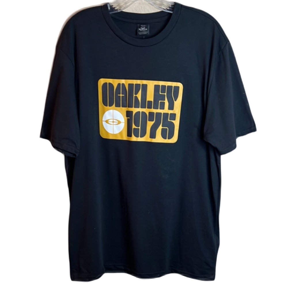 NWT Oakley Sz‎ XL Black and Yellow Short Sleeve Tee